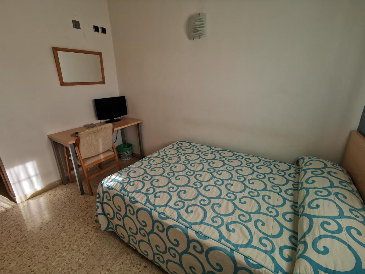 Hostal Talavera Talavera la Real Bagian luar foto